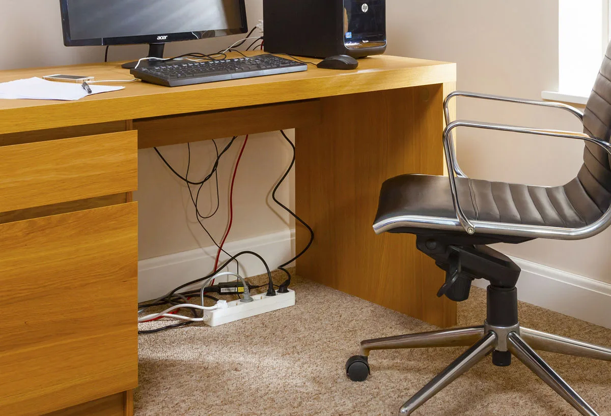 Organisation des câbles & multiprises : comment avoir un bureau propre (guide complet)