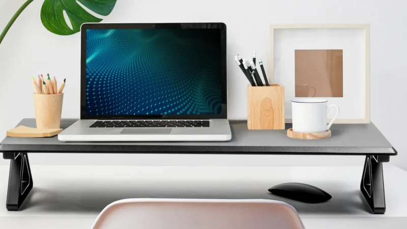 Les réhausseurs d’écran : simples, pas chers, mais indispensables pour ta posture