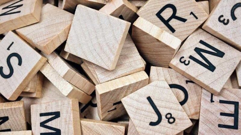 Gagner de l’argent avec la relecture et la correction : méthode simple pour débutants