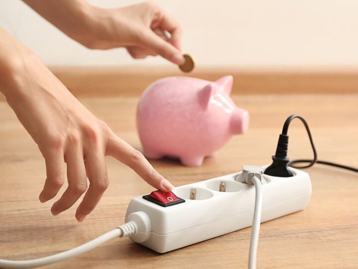 Appareils en veille : comment repérer ceux qui vous coûtent 150 à 200 € par an (et les couper automatiquement)